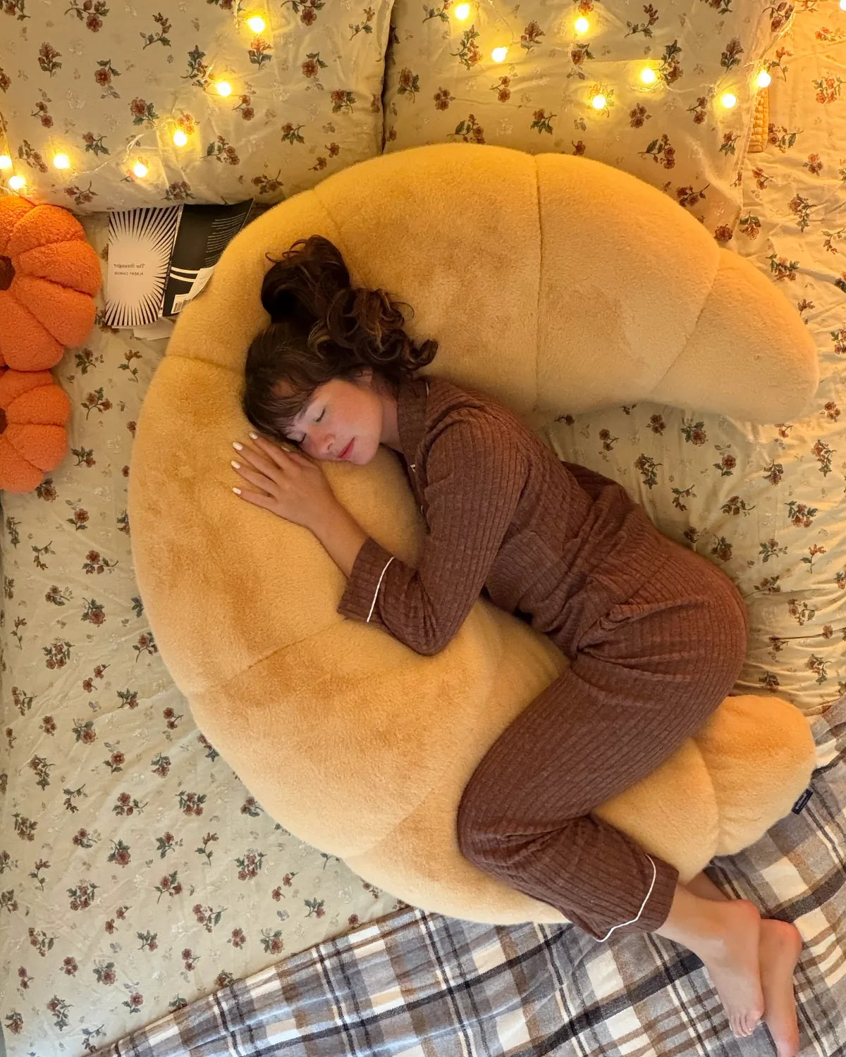 SnuggleMoon body pillow in Croissant cover – view 4