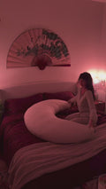 Video settling into C-shaped body pillow